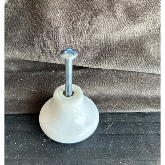 White Ceramic Porcelain 1 1/2 Knobs Pulls VTG Mushroom style 8 Refurnished Home - Picture 4 of 7